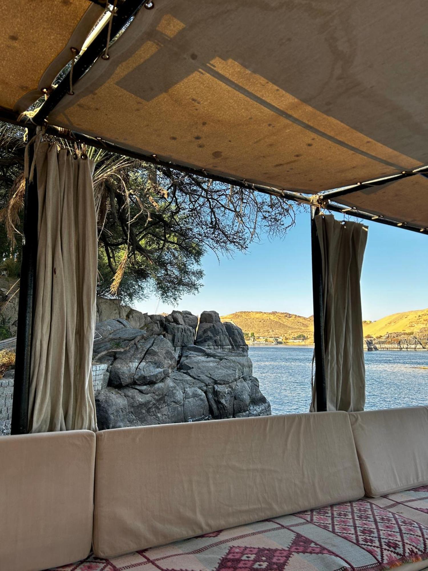 Houseboat Hotel And Nile Cruises Zainoba Aswan Eksteriør billede