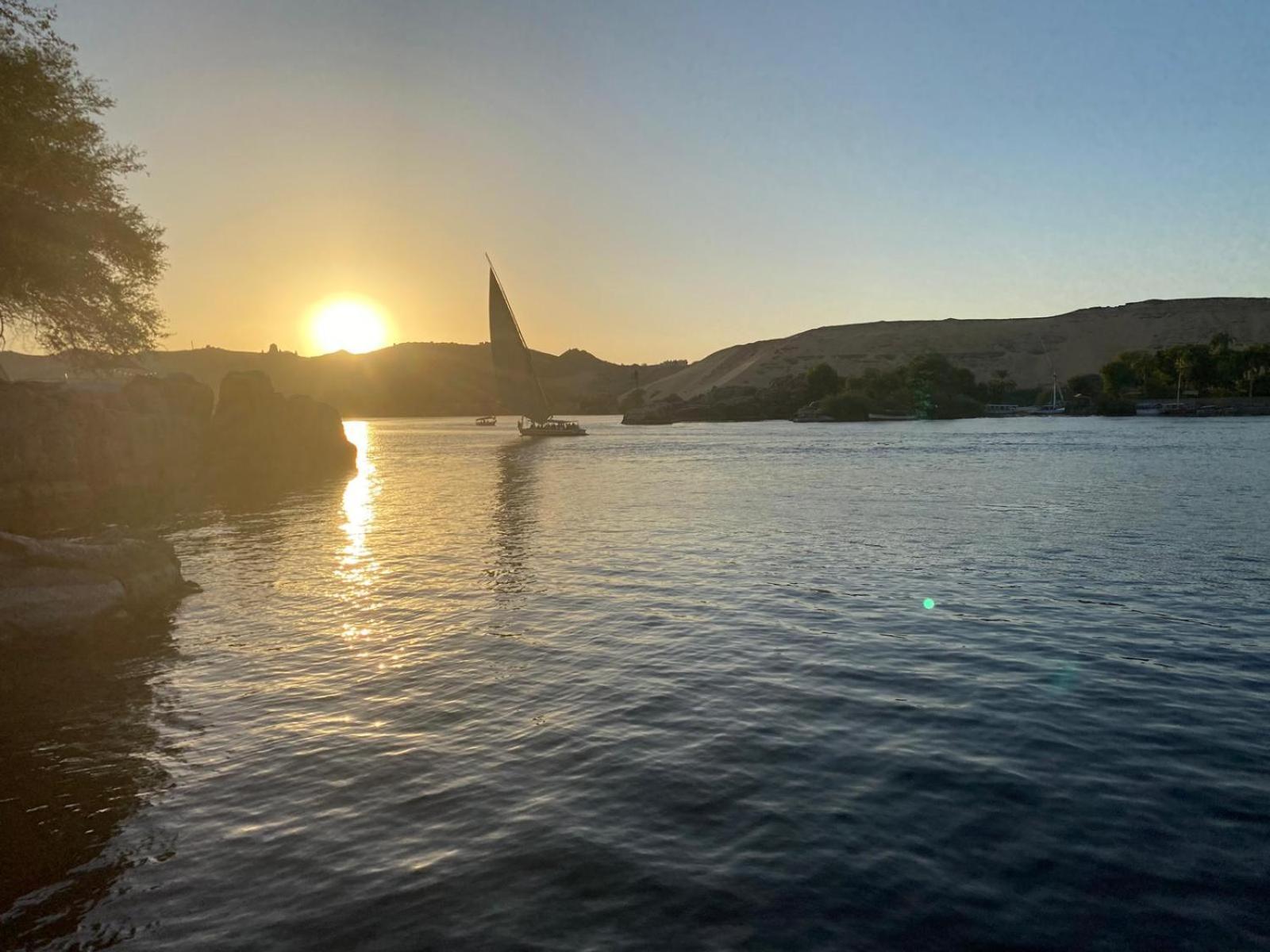 Houseboat Hotel And Nile Cruises Zainoba Aswan Eksteriør billede